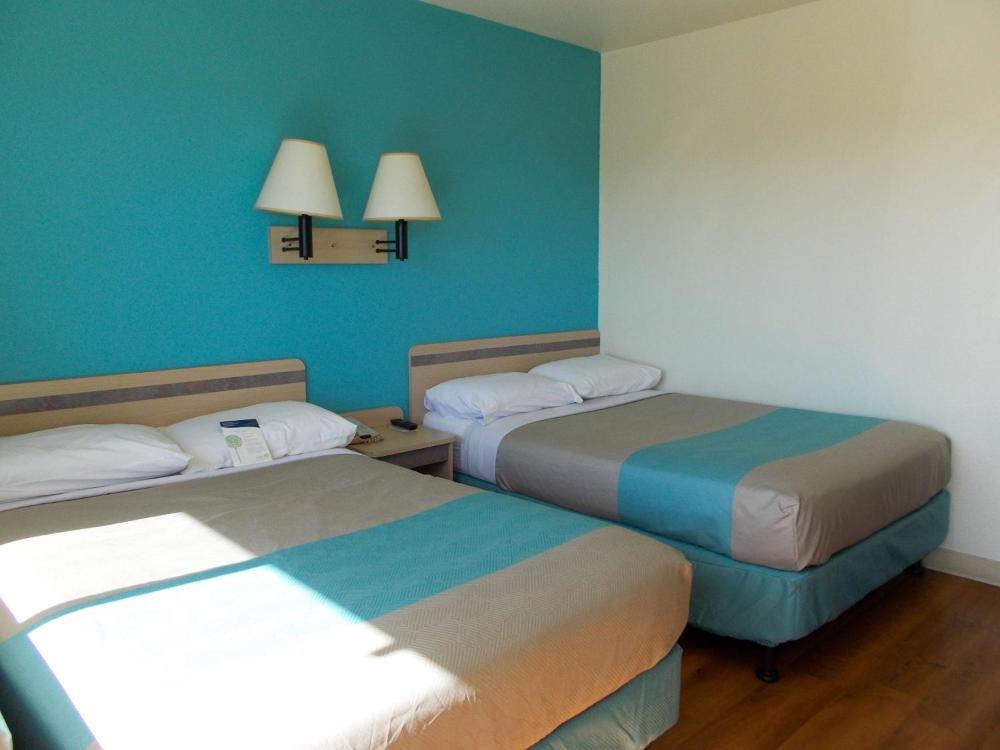 Quadruple Room - Non-Smoking interior